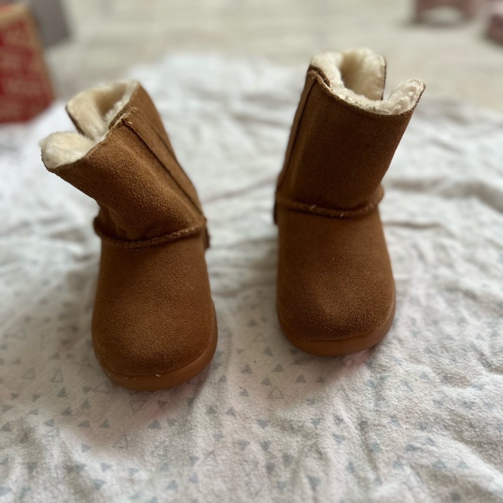 Toddler Girls Ugg Boots size 7